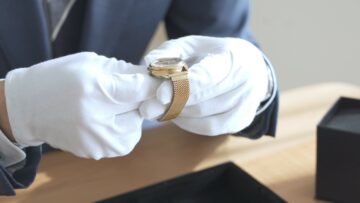 時計査定の様子の画像